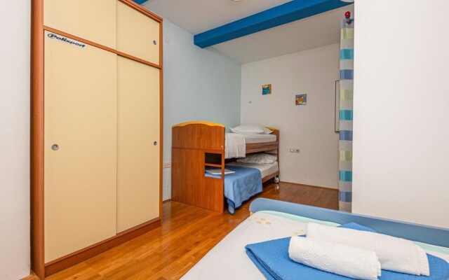 Nice Apartment in Igrane With 3 Bedrooms and Wifi
