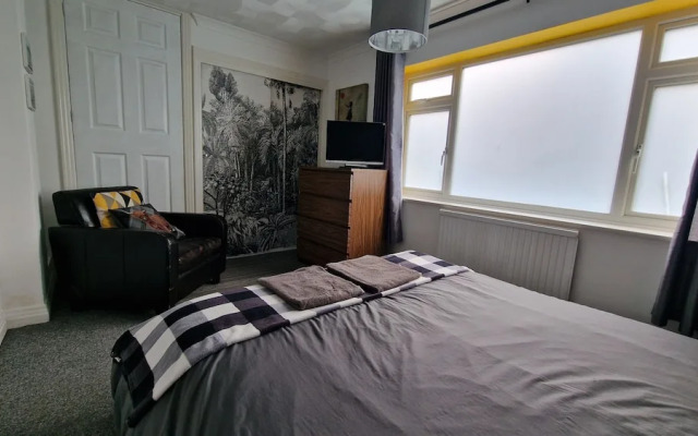 3 Bed House Stunning Views And Free Parking