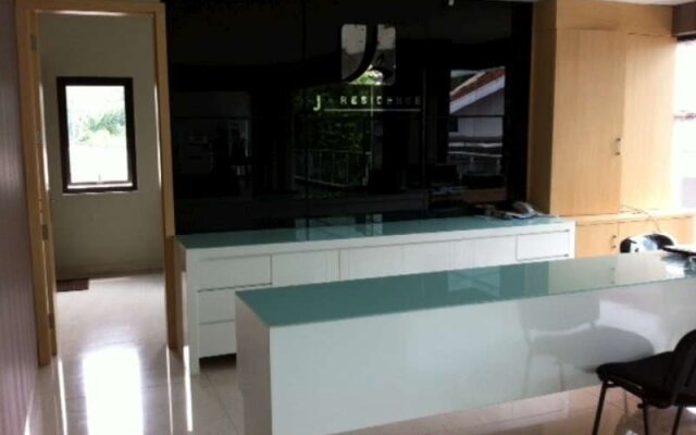 J Residence Hostel Ciumbuleuit