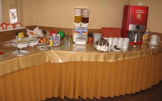 Hotel Thelena