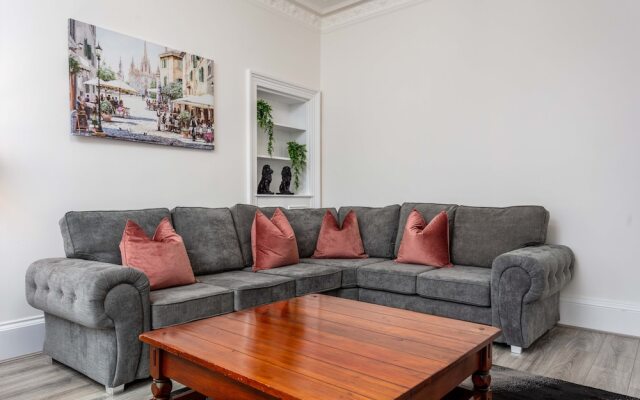 Cuthbert House - Donnini Apartments