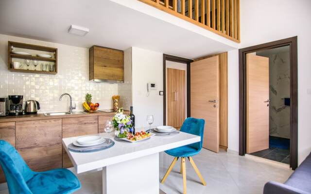 California Apartments III