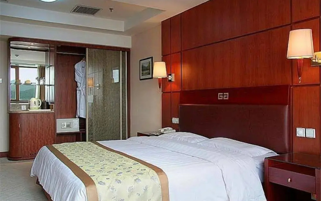 Chengde Tianbao Holiday Hotel