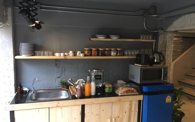 UdonBackpackers Beds and cafe