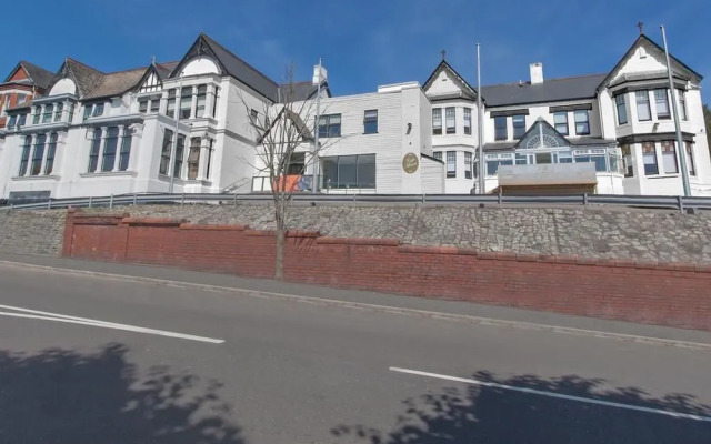 Best Western Mount Sorrel Hotel