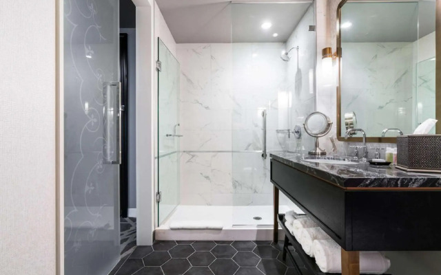 LondonHouse Chicago, Curio Collection by Hilton