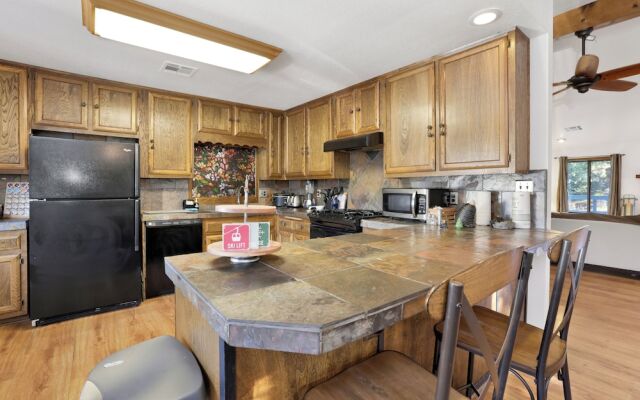 Maple Leaf Retreat #2330