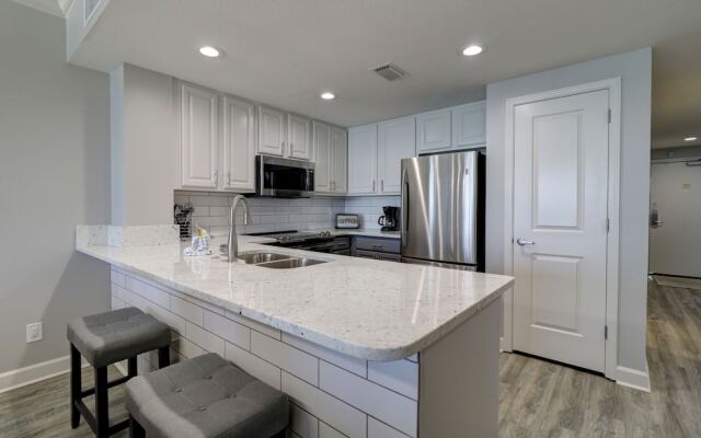 Gulf Front Master Suite! Directly On The Beach! 3 BR / 2 BA! Sleeps 8!