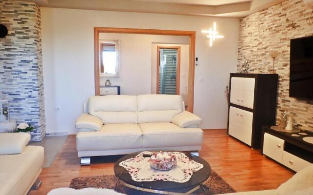 Apartment in Jasenice 42083