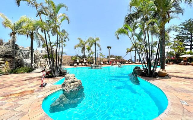 Estandar AP,piscina, acceso directo a la Playa