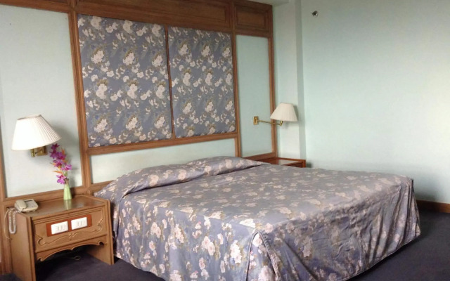 Diamond River Ping Petch-Ngam Hotel