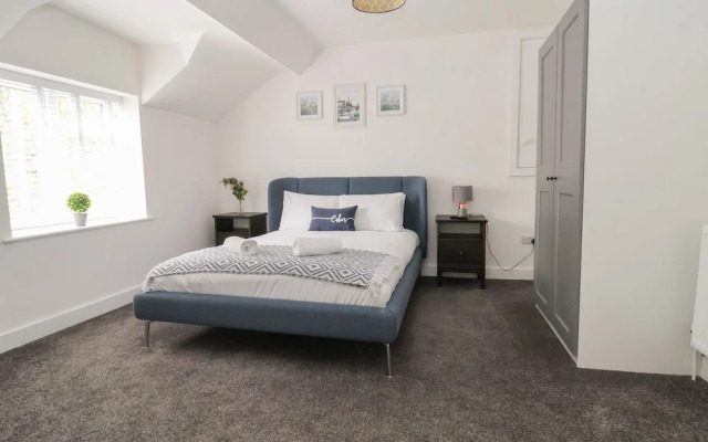 Apartment 4