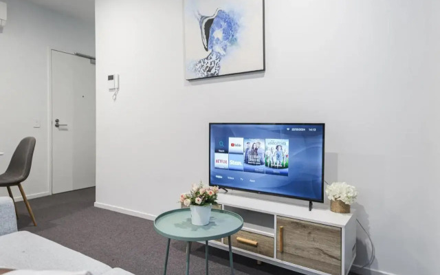FS109C Modern 1BR1BA in Footscray Pool+Gym