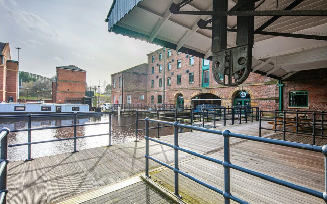 Victoria Quays Loft Apt - Free Parking