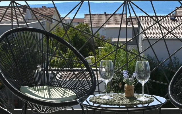 Stylish Kaštela Apartment With Modern Amenities and Free Parking