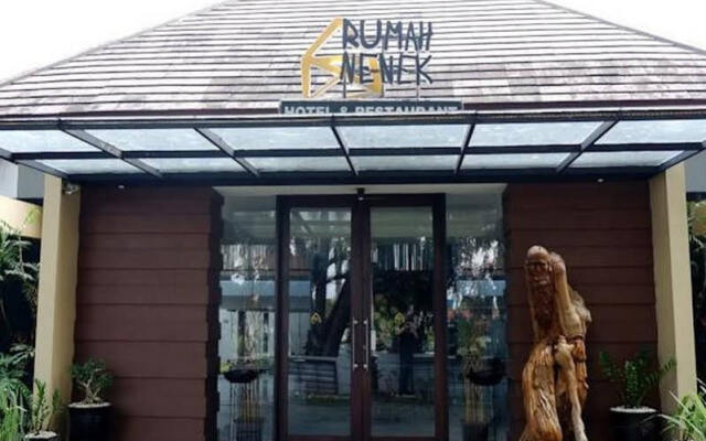 Rumah Nenek Hotel and Restaurant