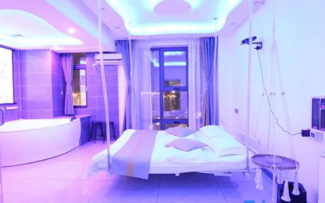 Weimeng Cinema Self-checkin Homestay (Shenbei University Town Tangxuan City Plaza)