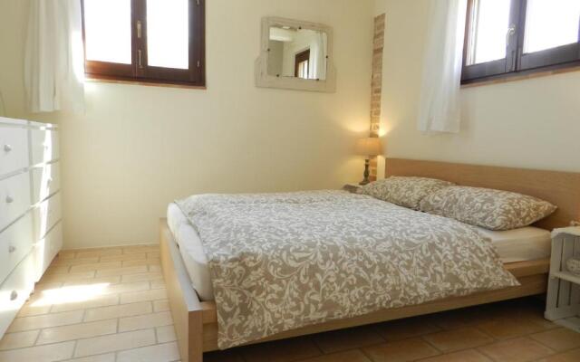 Rosa nel Pozzo Apartments and B&B