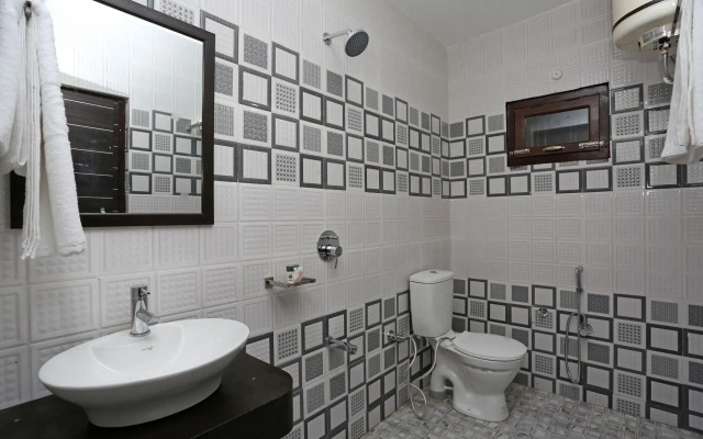 OYO 8985 Summer King