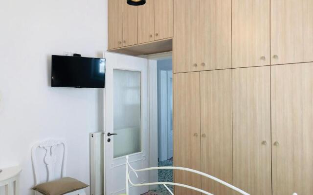 Stylish Home for 6 in Adamas