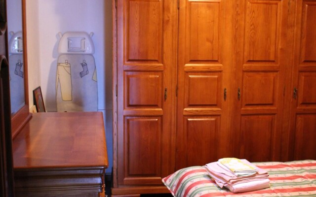 House With 2 Bedrooms in Paredes do Rio, With Wonderful Mountain View