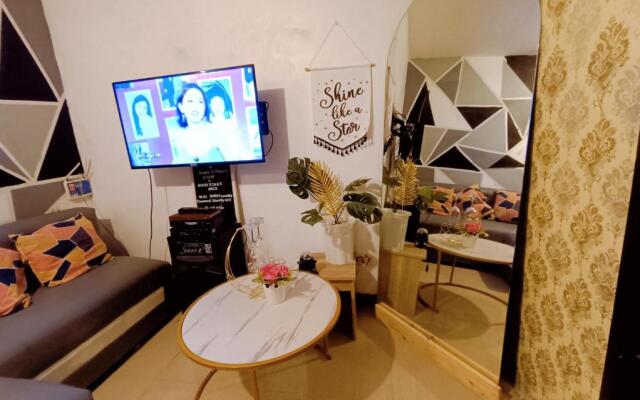Mamby Gray's Place Balcony, Karaoke ,Wifi,Netflix &Kitchen