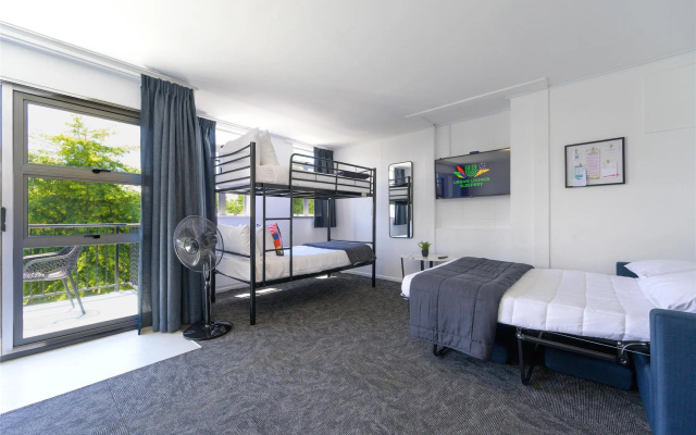 Urban Lounge Sleepery, SureStay Collection by BW