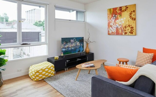 Spacious Carlton 1 bedroom Apt With Secure Parking