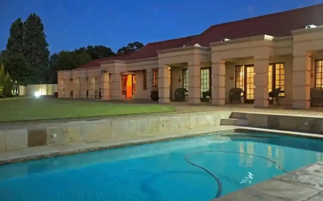African Crest Guest House