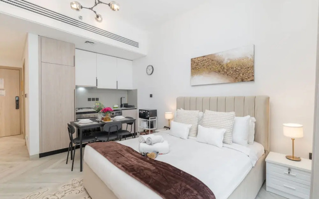 Outstanding Studio in Empire Residence JVC