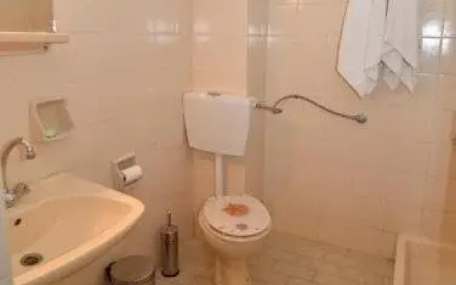 Polizotou Rooms