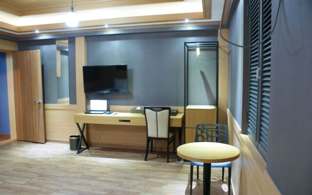 Central Plaza Suwon Hotel