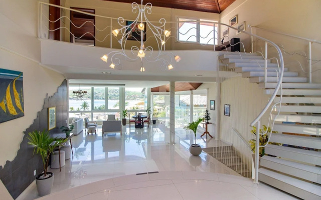 Maravilhosa Mansão em Frente à Praia