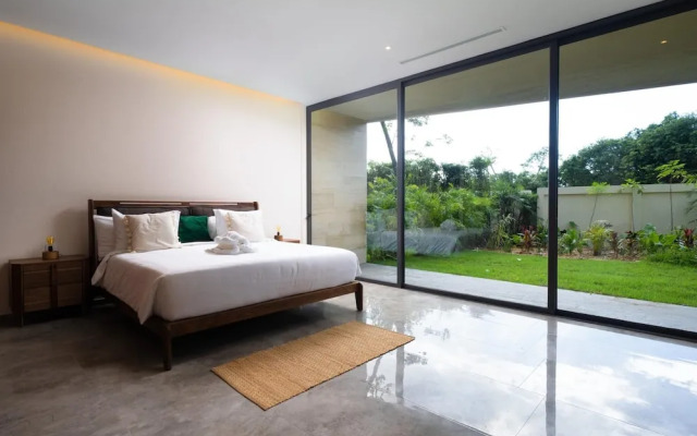 Large Studio With Private Courtyard and Shared Pool