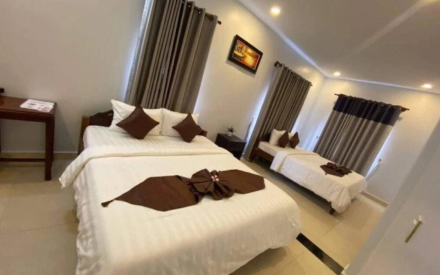 The moon kampot boutique