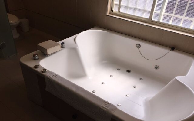 Hefong Deyang Hotspring Hotel