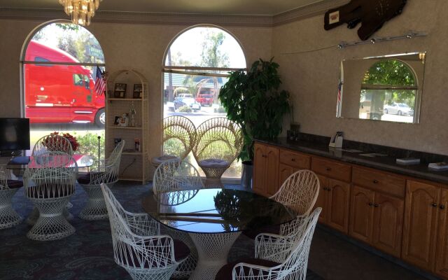 Applegate Inn