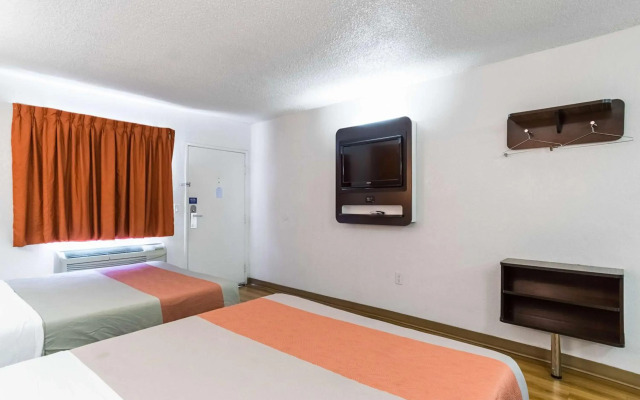 Motel 6 Long Beach, CA - International City