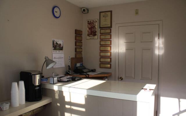 Lamplighter Inn