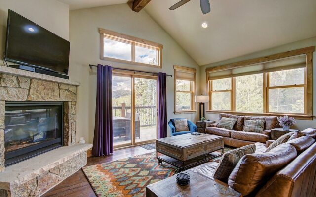 Maggie Point 3 Bedroom Townhouse by RedAwning