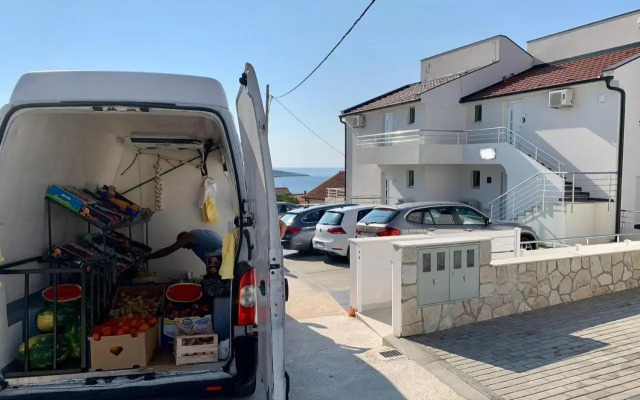 Visit Aylin Vis