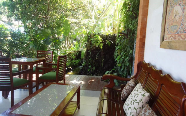 Yulia Village Inn
