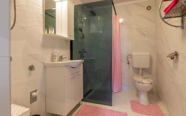 Beautiful Holiday Home in Lisicic