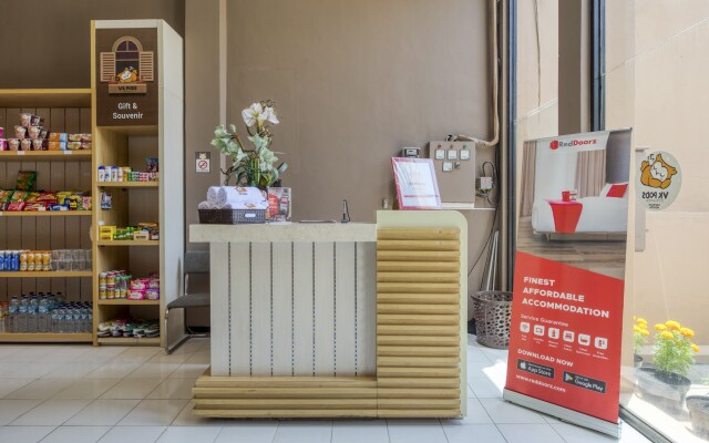 RedDoorz Hostel near Malang Train Station 3