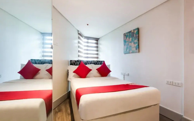 Vaccinated Staff - Capital O 492 Sunset View Ridge Residences