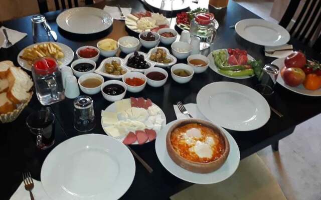 Abu Hayat Cave Suites