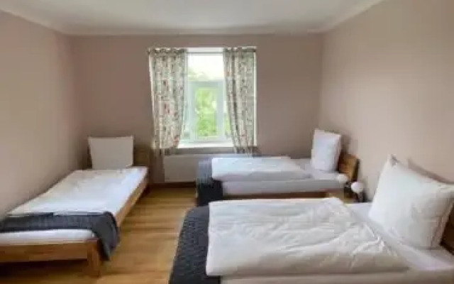 Schöne 2 Zimmerwohnung, neu saniert, hell, stilvoll