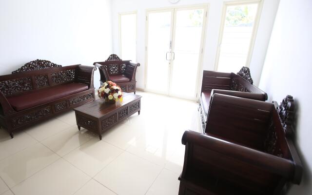 RedDoorz @ Jatiwaringin