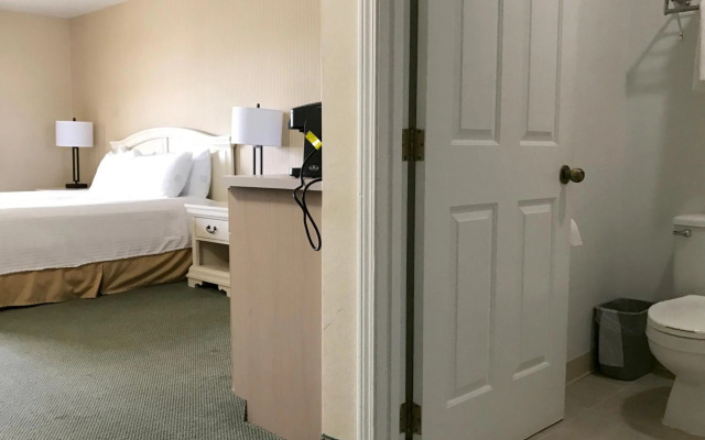 Rogue Regency Inn and Suites