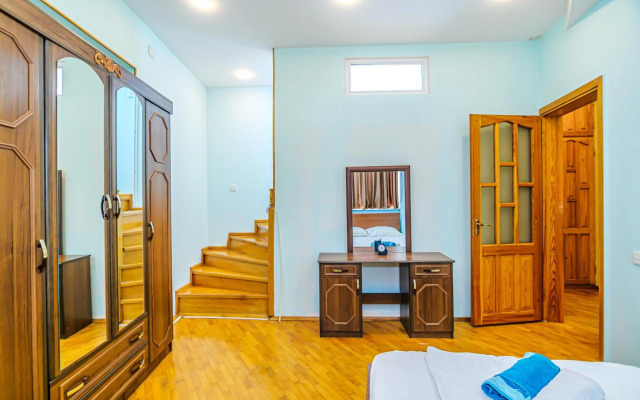 Old City 3 Room Lux Home